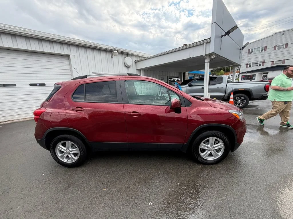 Used 2022 Crimson Metallic Chevrolet LT image 6