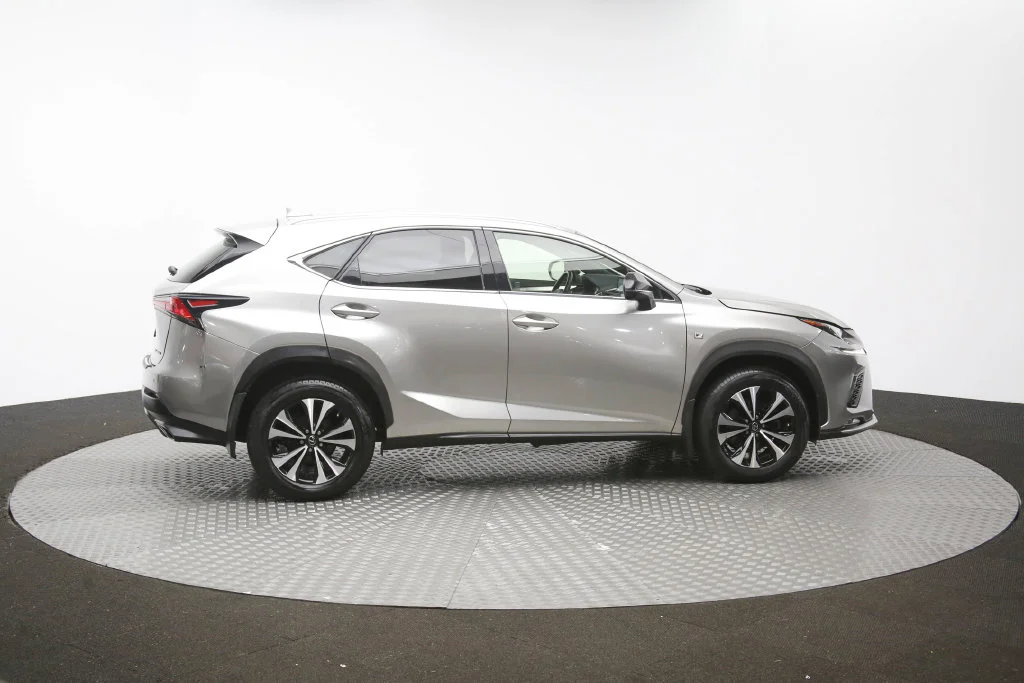 Used 2018  Lexus  image 40