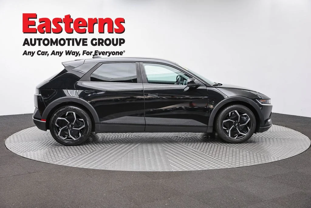 Used 2024 Black Hyundai SEL image 4