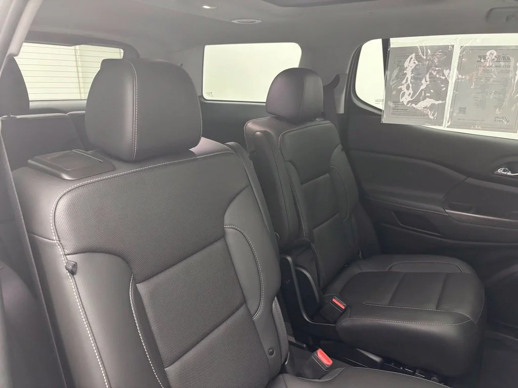 Used 2023 Silver GMC SLT image 45