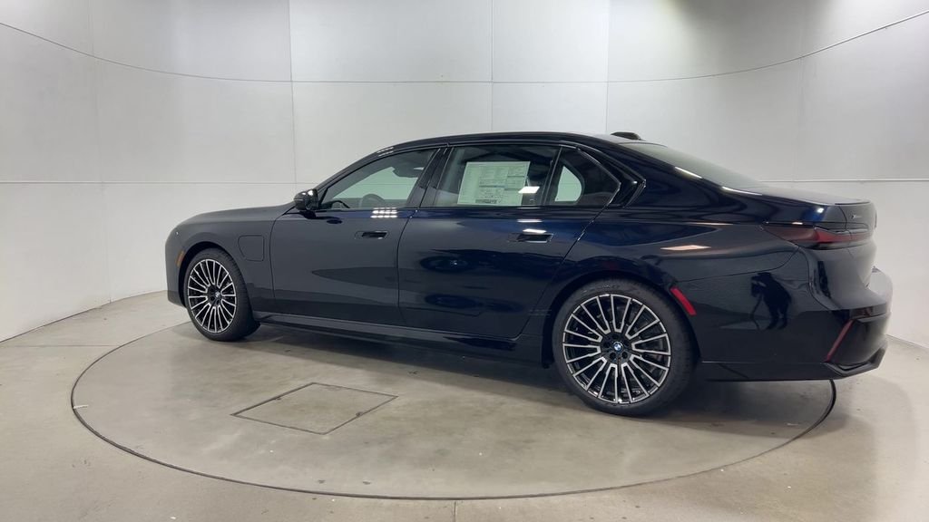 2026 BMW 7 Series 750e - Photo 6
