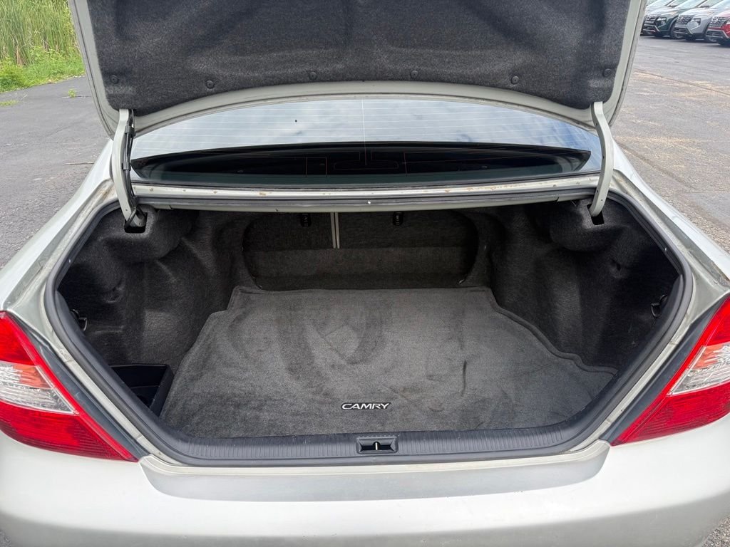 Used 2003 Silver Toyota LE image 10
