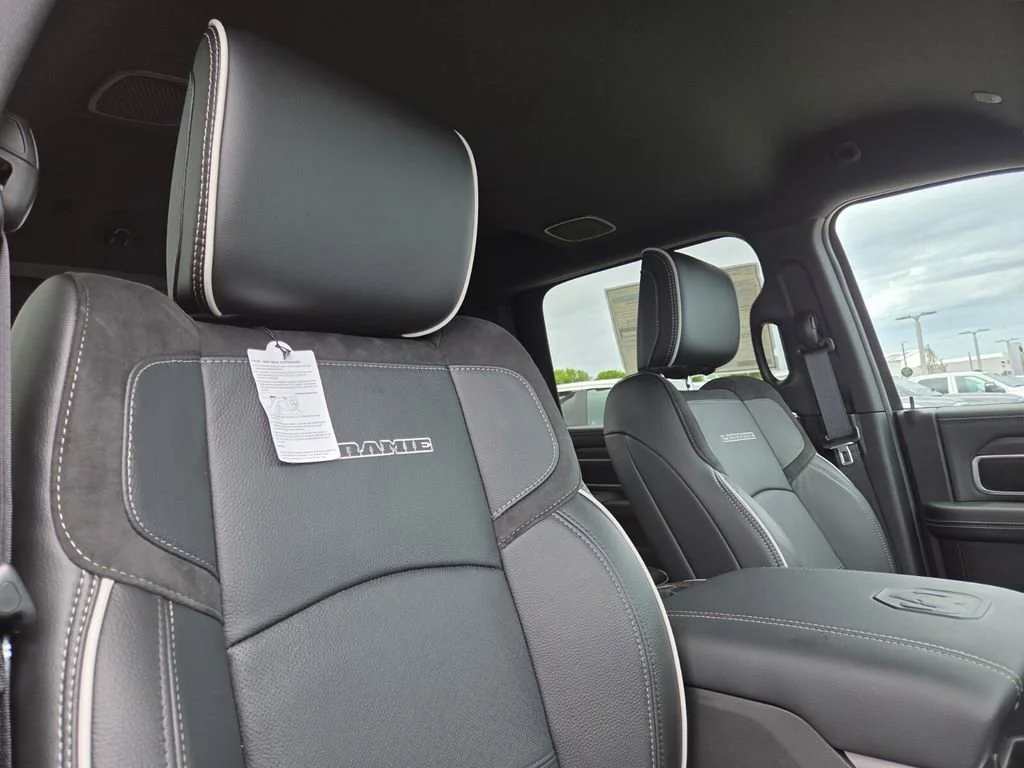 New 2026 Granite Crystal Metallic Clear-Coat Exterior Paint RAM Laramie image 15