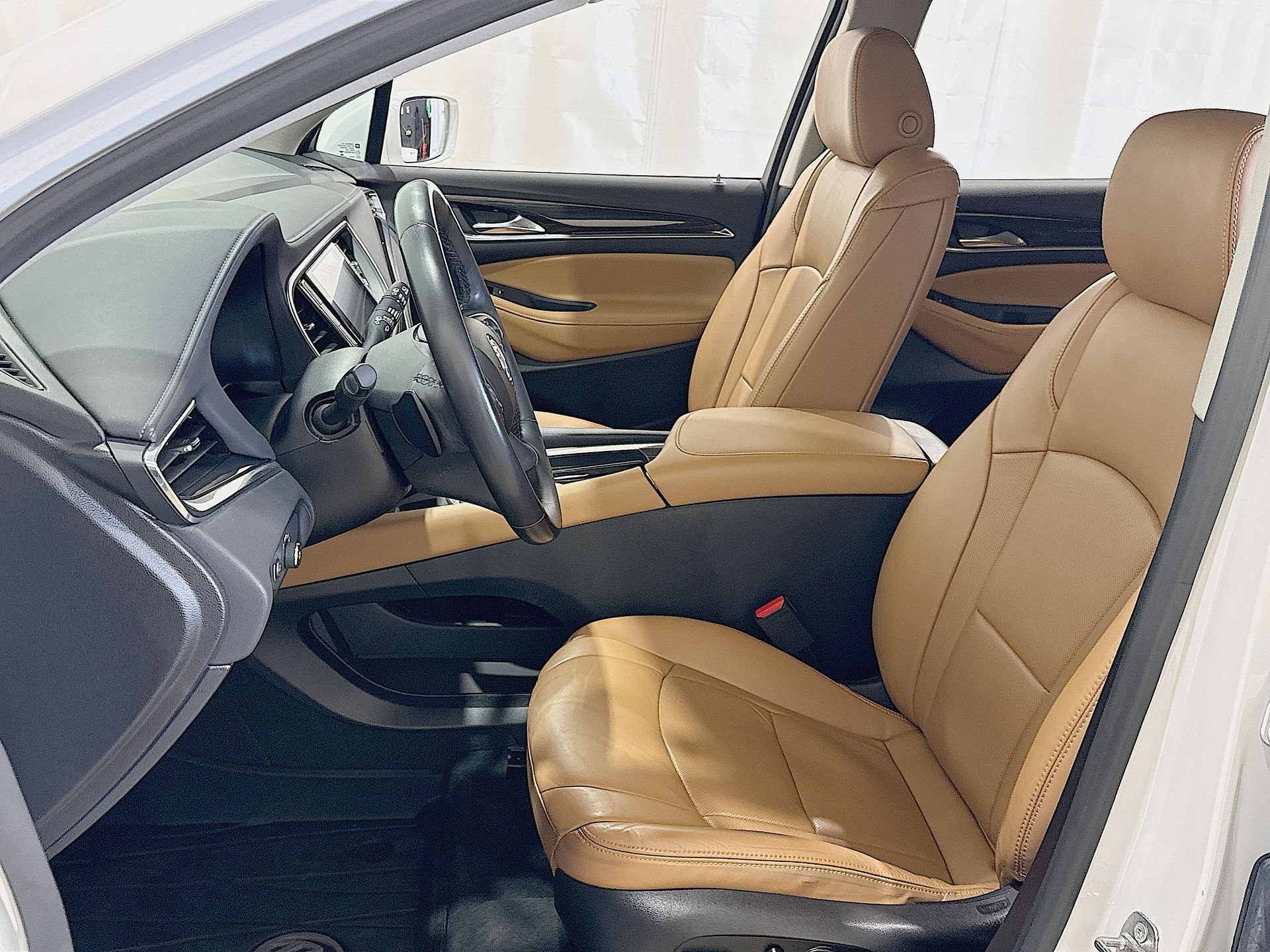 Used 2018 White Frost Tricoat Buick Essence image 19
