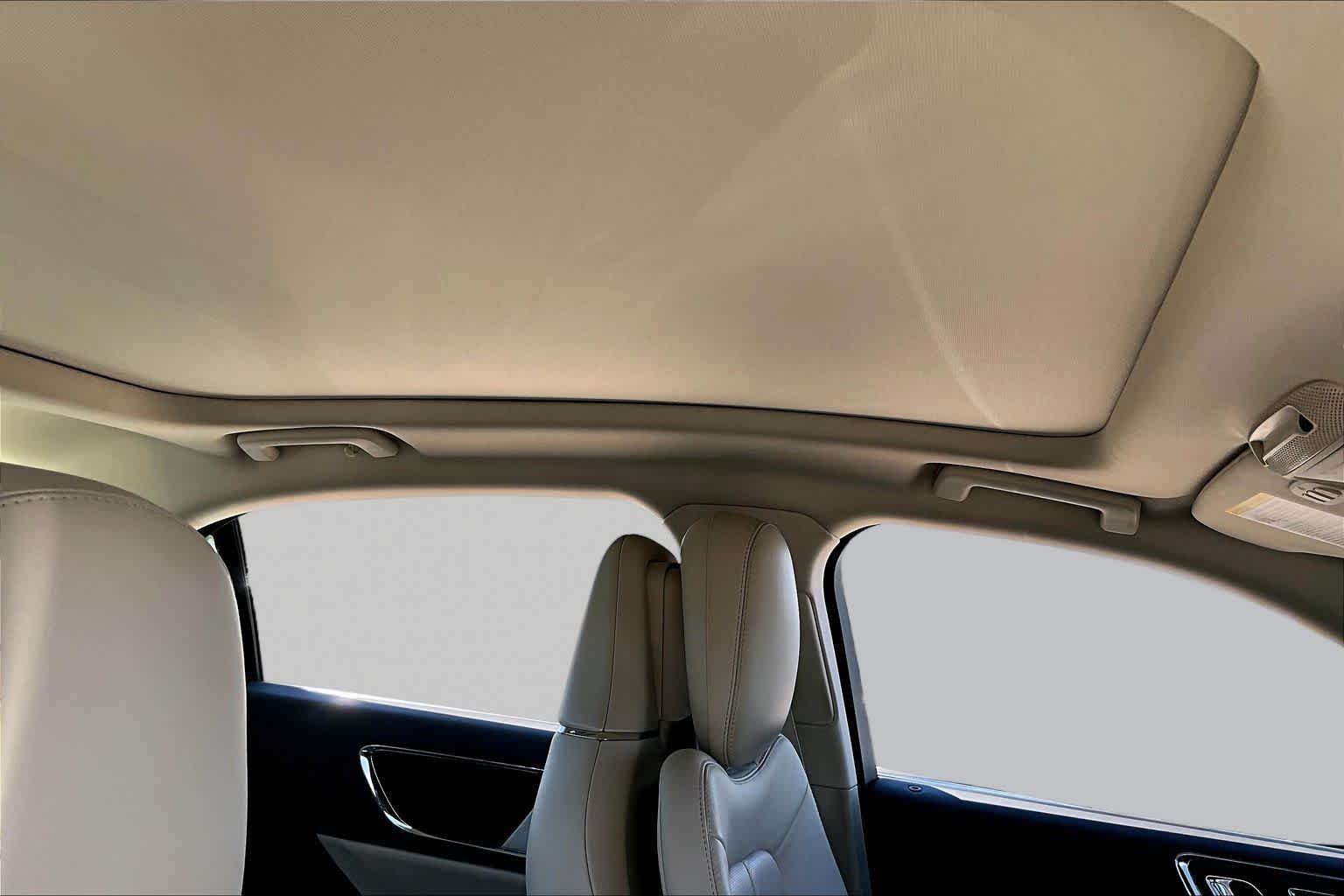 Used 2019 Ceramic Pearl Metallic Lincoln Reserve image 11