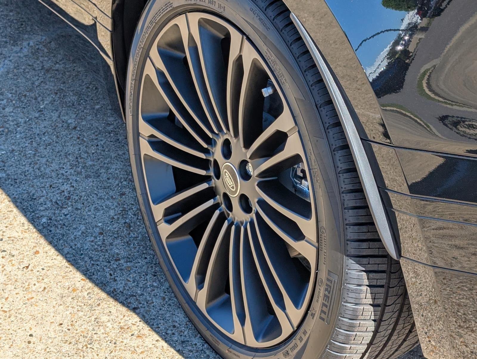 2026 Land Rover Range Rover Velar Dynamic SE - Photo 9
