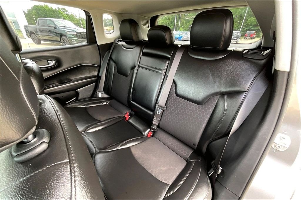 Used 2019 Silver Jeep Latitude image 25