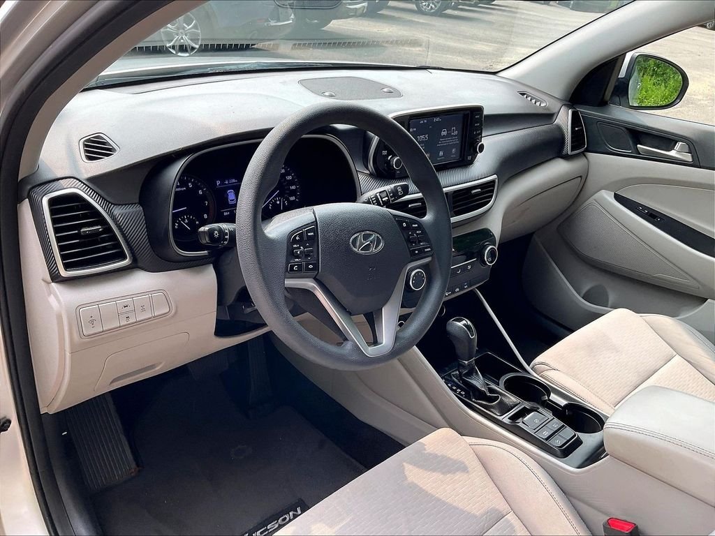 Used 2019 Silver Hyundai SE image 8