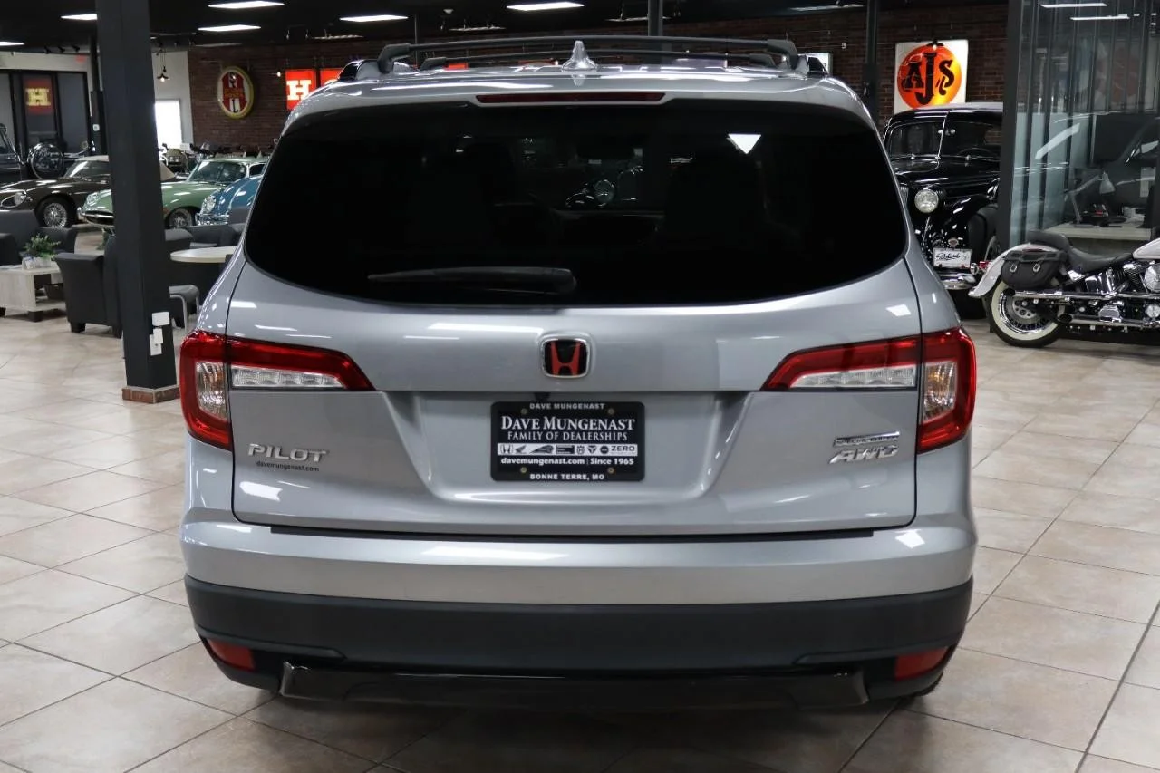 Used 2022 Lunar Silver Metallic Honda SE image 5