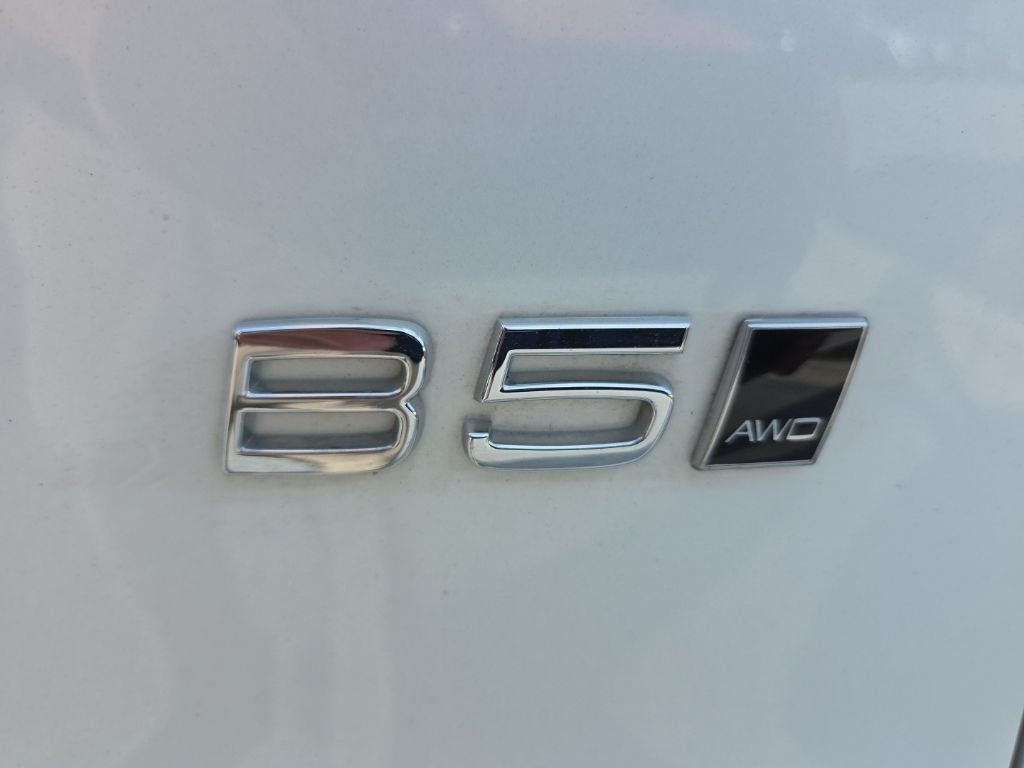 Used 2025 White Volvo B5 Plus Bright Theme image 23