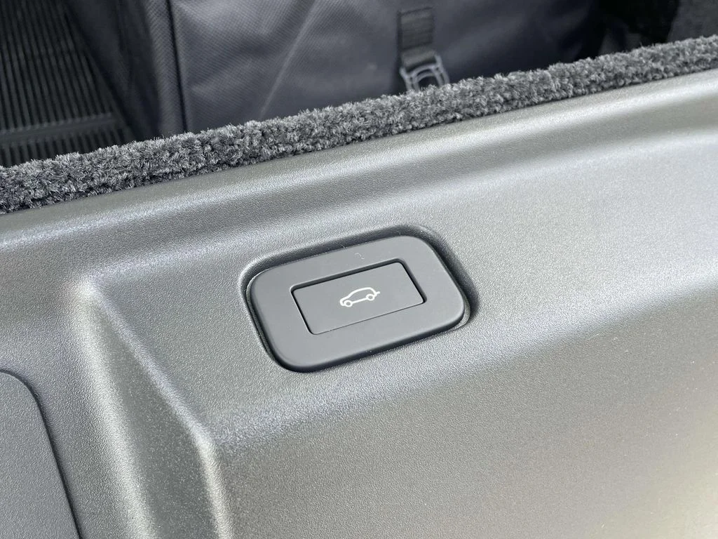 New 2026 Ostuni Pearl White Land Rover Autobiography image 21
