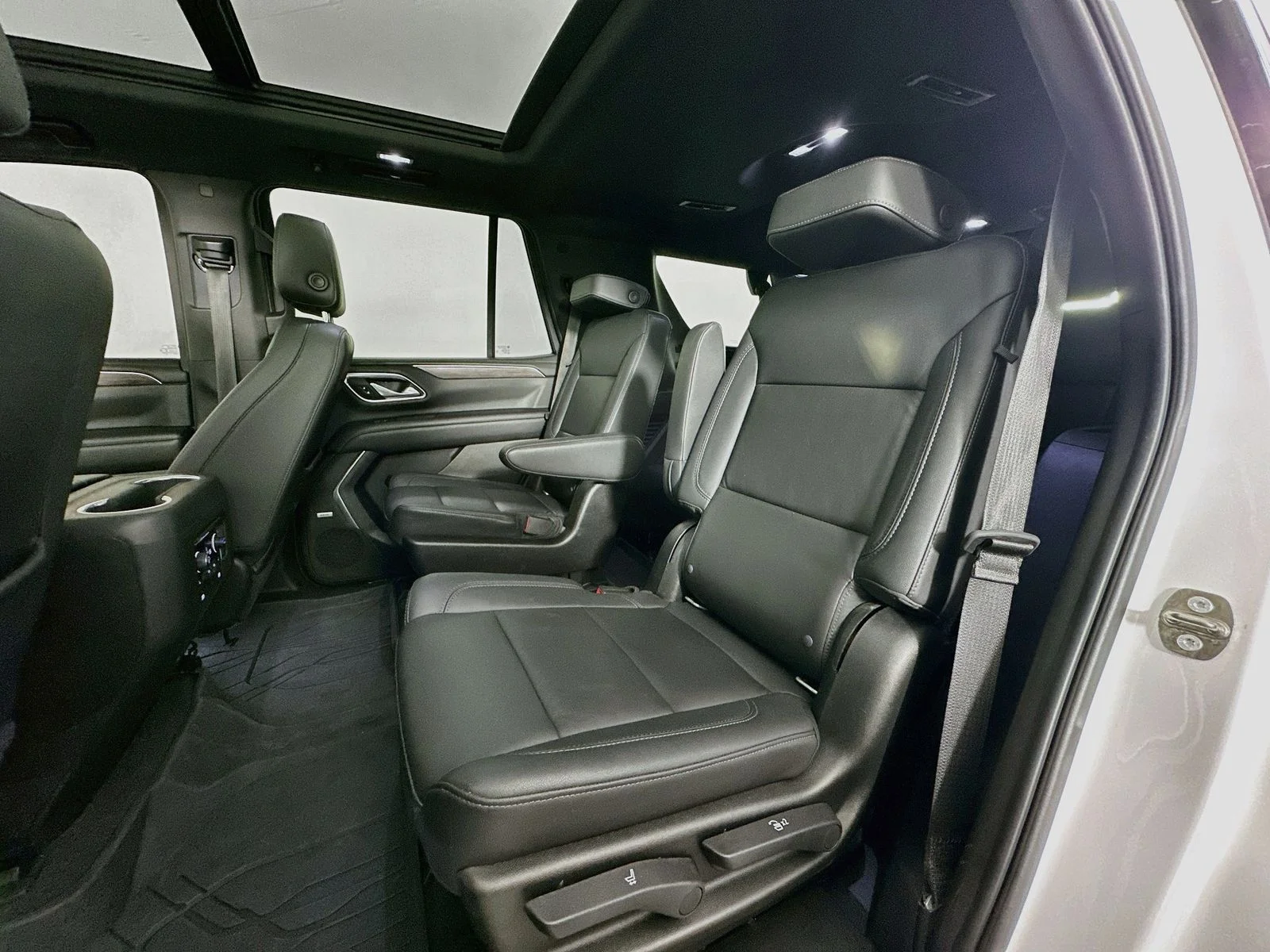 Used 2021 Summit White Chevrolet Z71 image 27