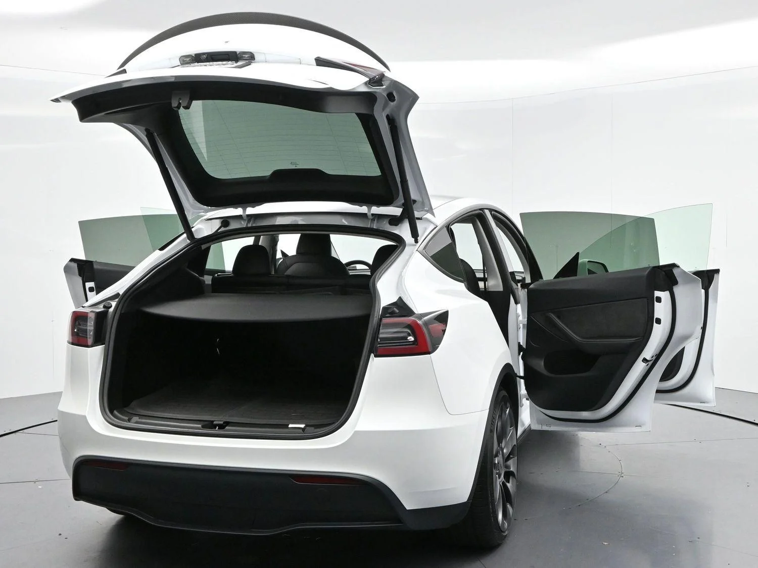 Used 2023  Tesla Performance image 39