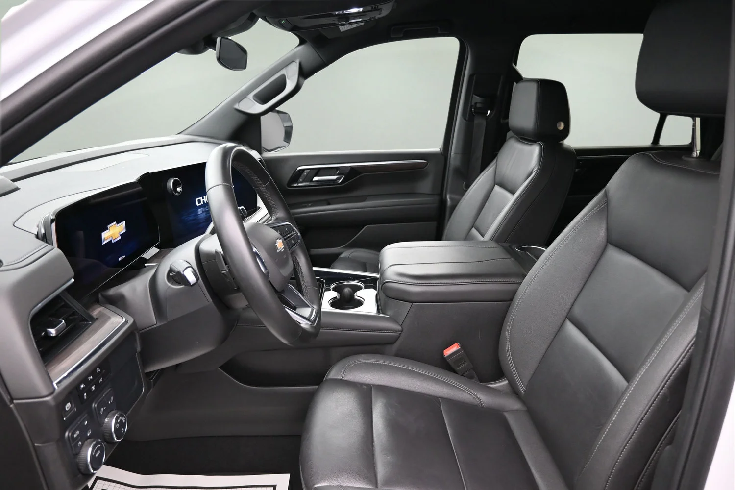 Used 2025 Summit White Chevrolet LT image 24