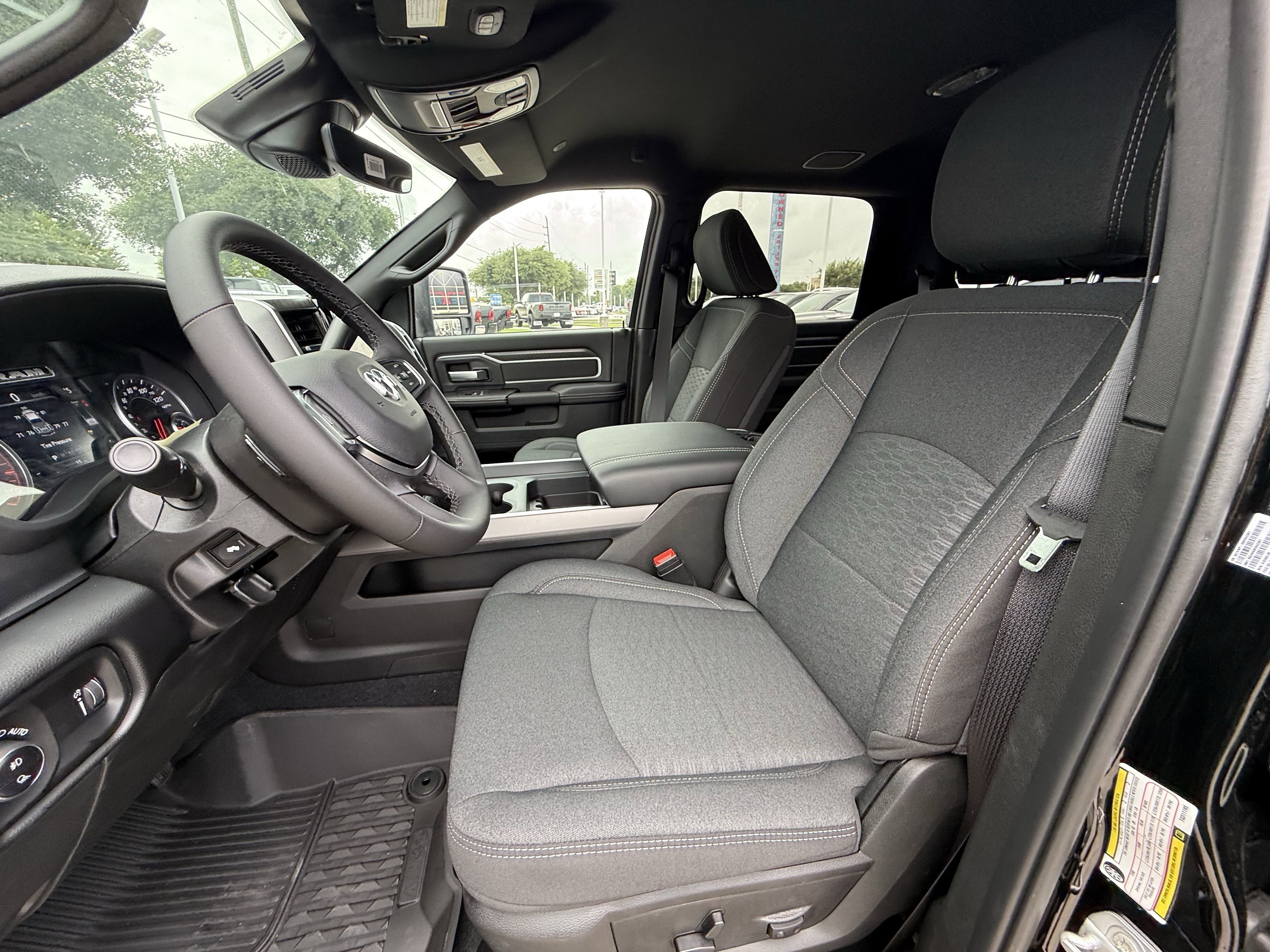 New 2026 Diamond Black Crystal Pearl-Coat Exterior Paint RAM Lone Star image 16