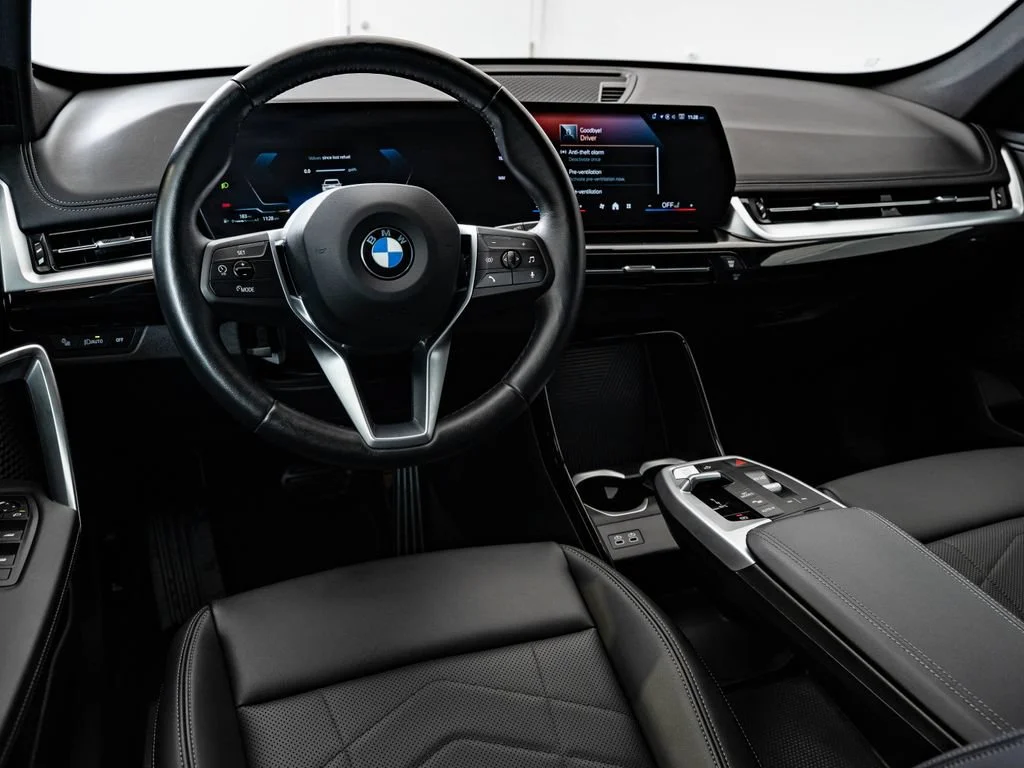 Used 2025 Alpine White BMW xDrive28i image 4