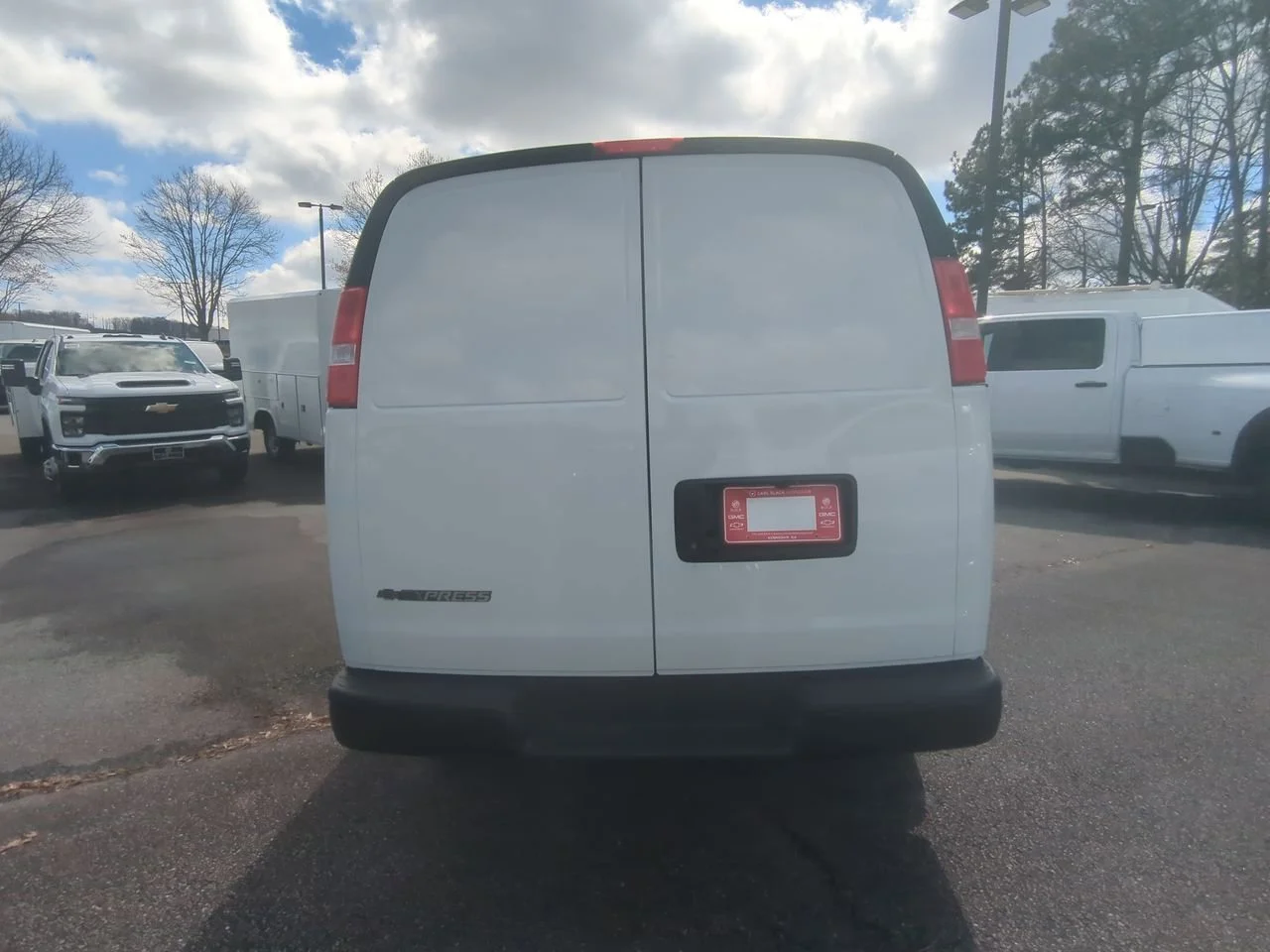 New 2025 Summit White Chevrolet WT image 7