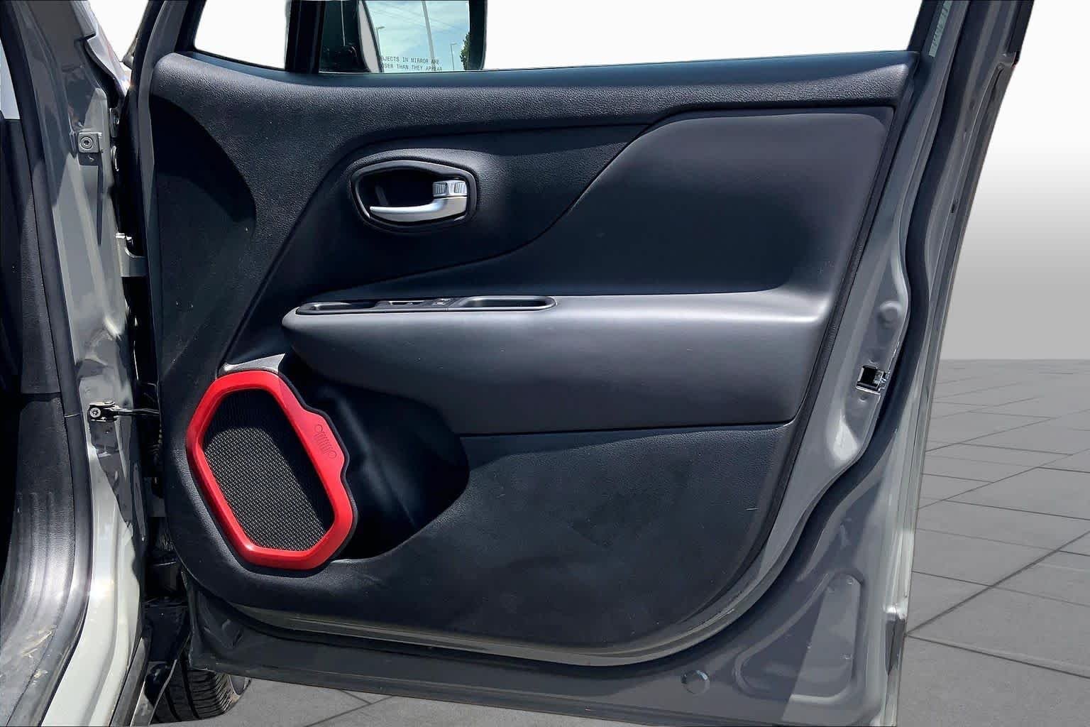 Used 2020 Sting-Gray Clearcoat Jeep Trailhawk image 23