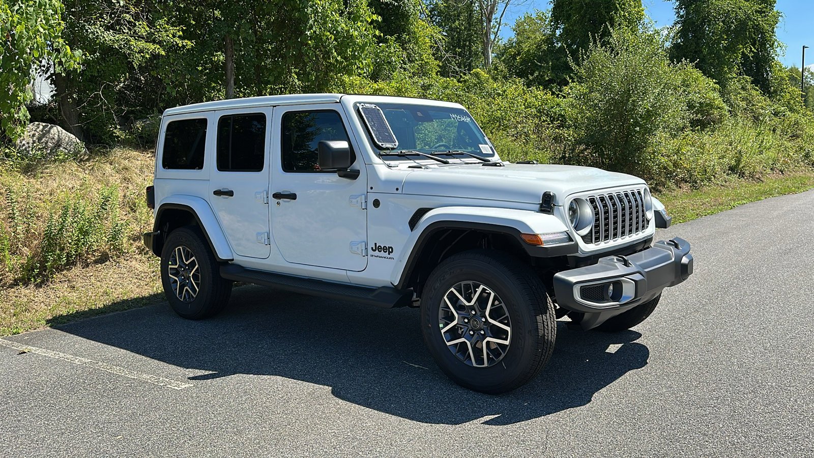 2025 Jeep Wrangler Sahara photo 2