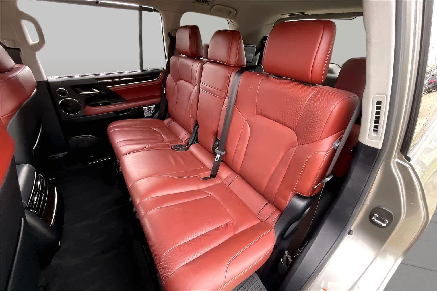 Used 2019 Atomic Silver Lexus  image 18