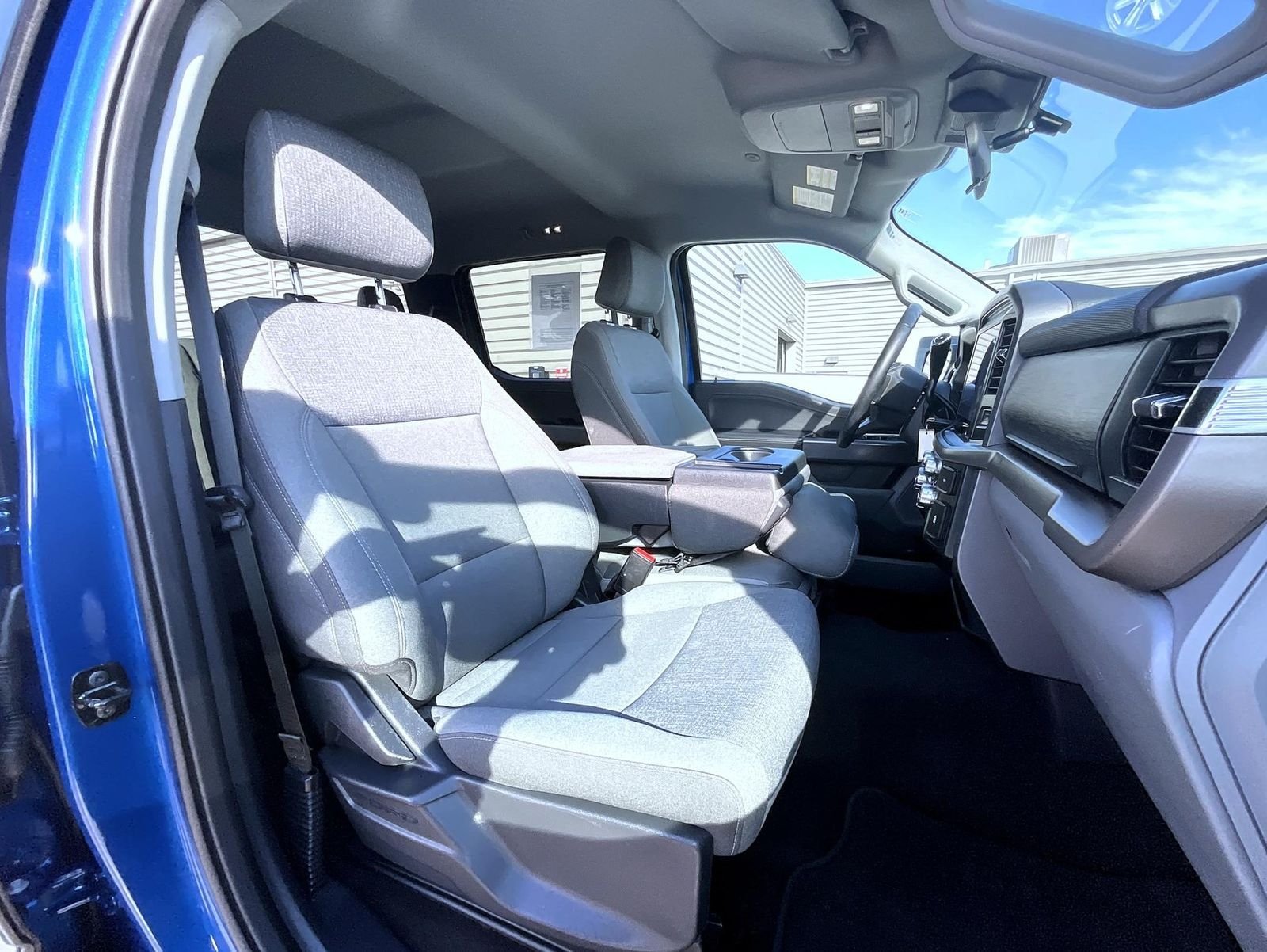Used 2025 Blue Ford XLT image 16