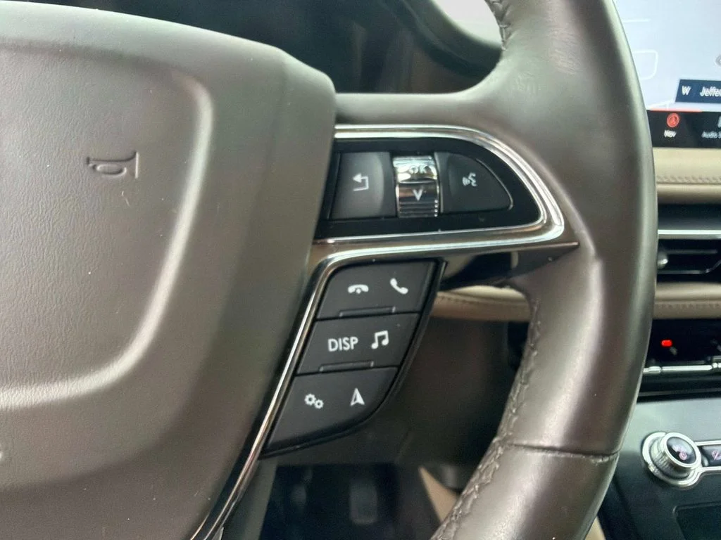 Used 2022 White Lincoln Reserve image 28