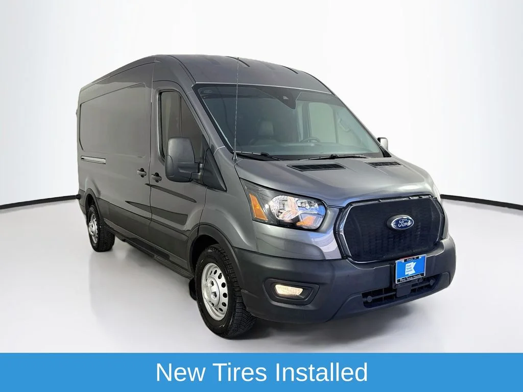 Used 2024 Gray Metallic Ford Base image 1