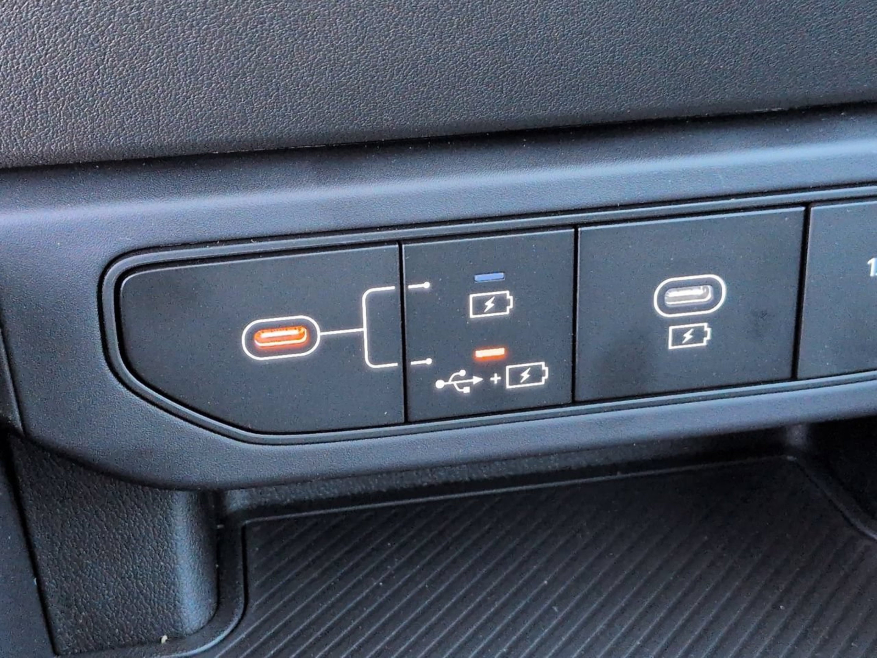New 2026 Snow White Pearl Kia LX image 24