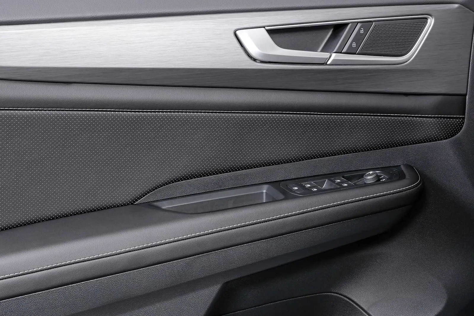 New 2026 Silver Mist Metallic Volkswagen 2.0T SE image 6