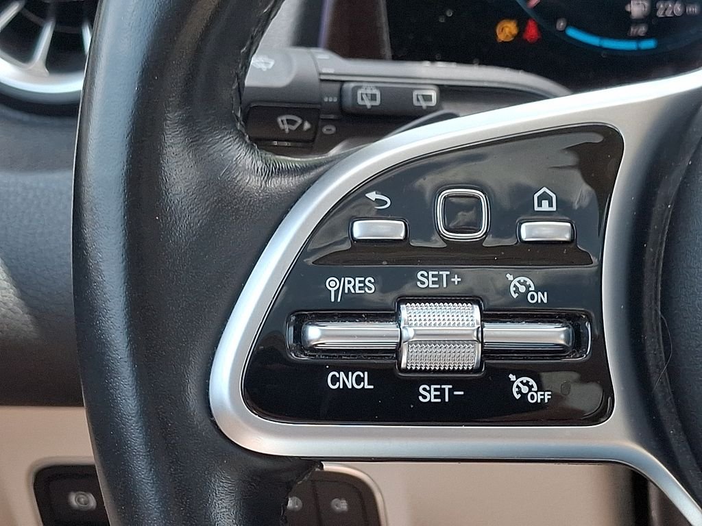 Certified Used 2022  Mercedes-Benz GLB 250 image 21