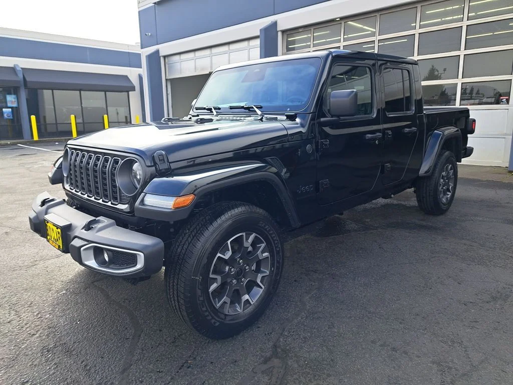2026 Jeep Gladiator Sahara Auto's photo