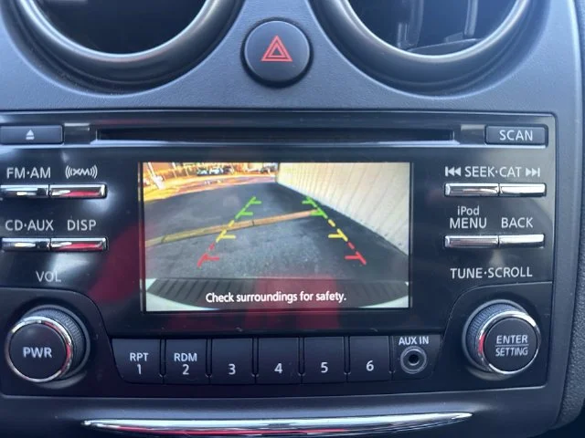 Used 2015 White Nissan S image 21
