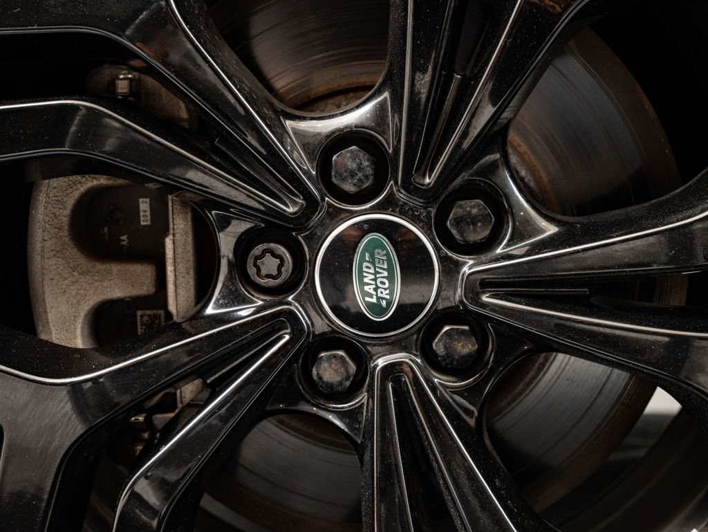Used 2023 Gray Land Rover SE image 8