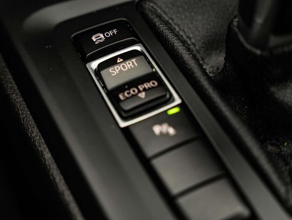 Used 2021 Black Sapphire Metallic BMW sDrive28i image 40