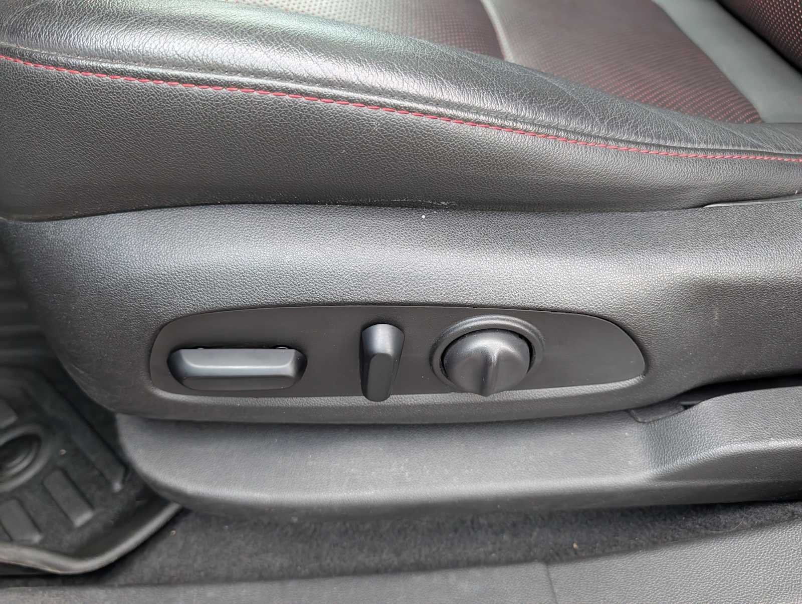 Used 2019 Cajun Red Tintcoat Chevrolet RS image 10