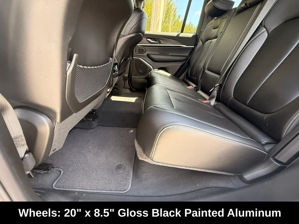 New 2026 Bright White Clear-Coat Exterior Paint Jeep Limited image 27