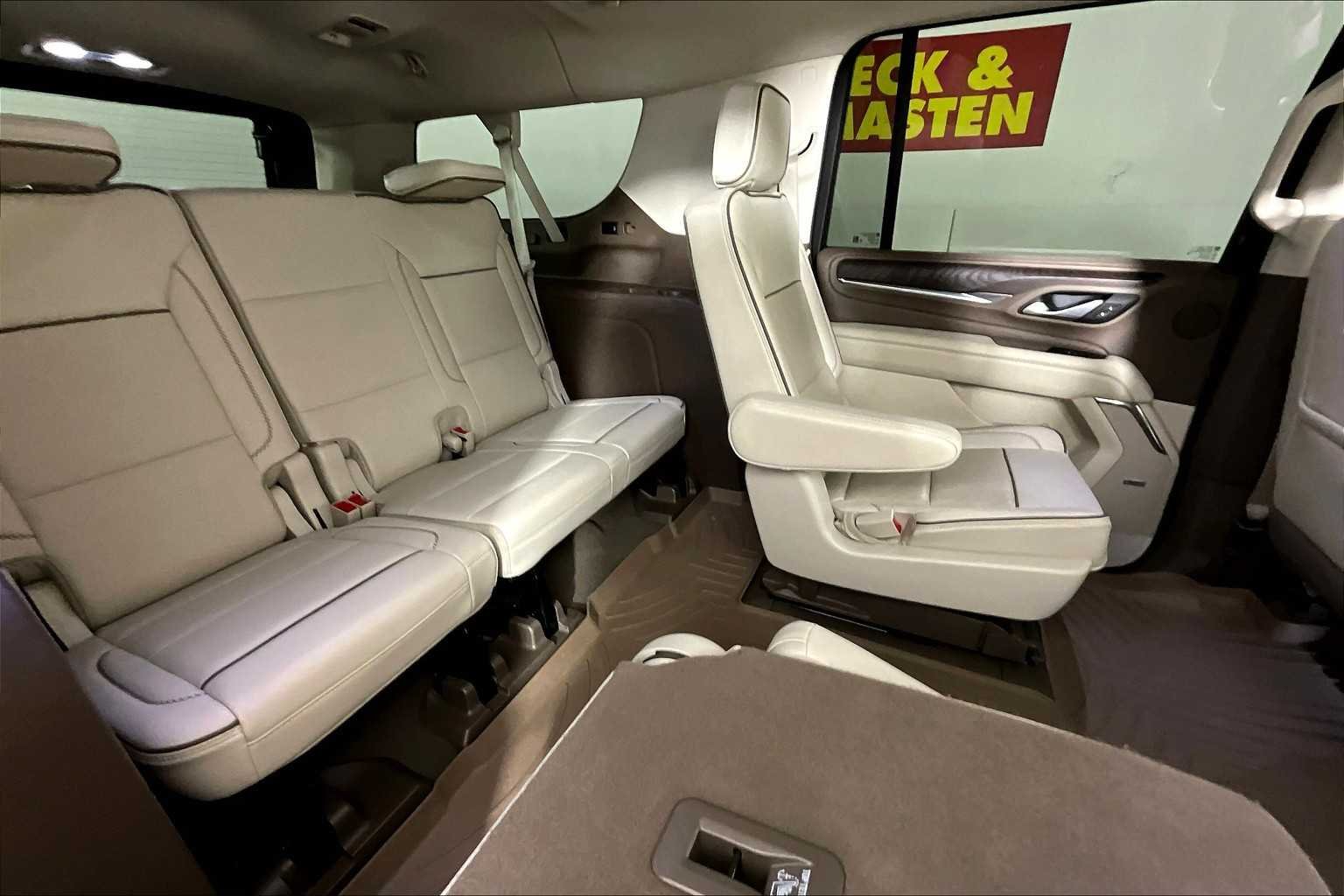 Used 2022 White Frost Tricoat GMC Denali image 20