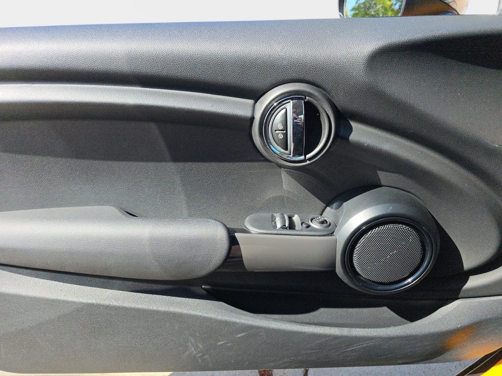 Used 2015 Orange MINI Base image 21