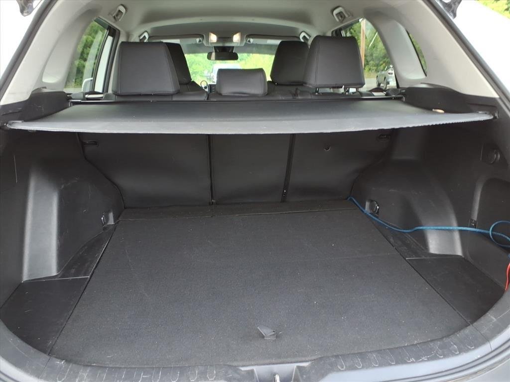 Used 2022  Toyota XLE image 5
