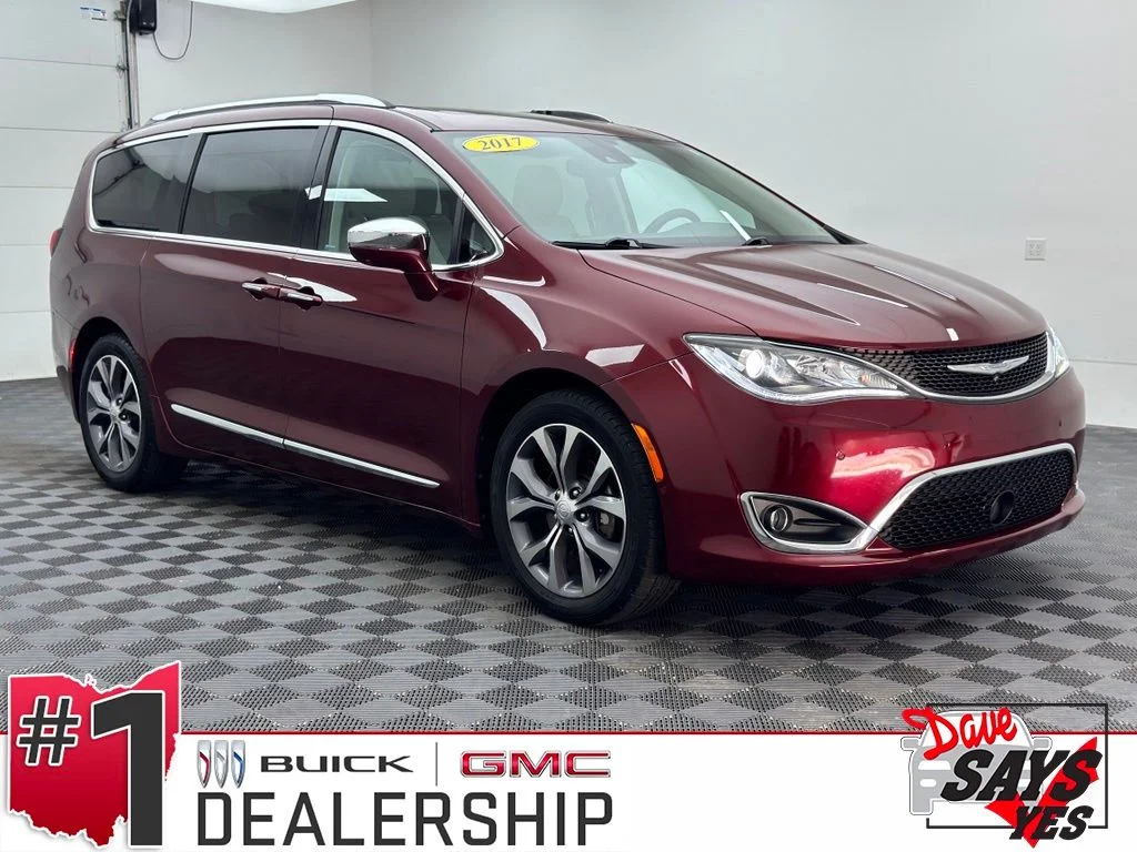 2017 Chrysler Pacifica Limited's photo