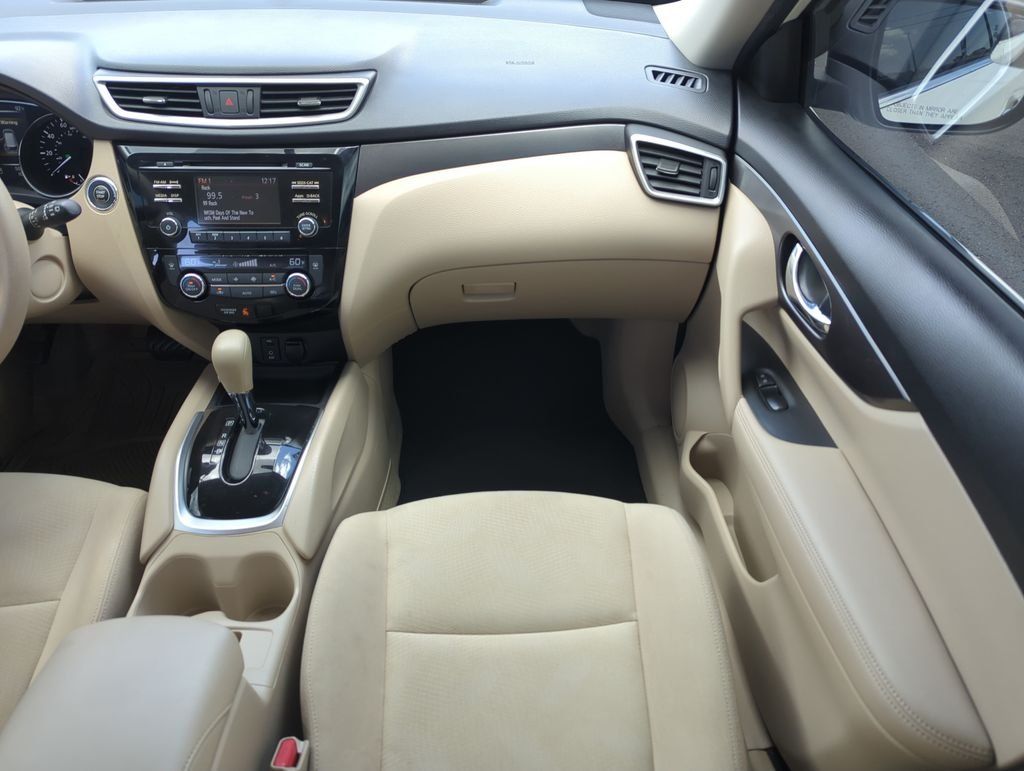 Used 2015 White Nissan SV image 16