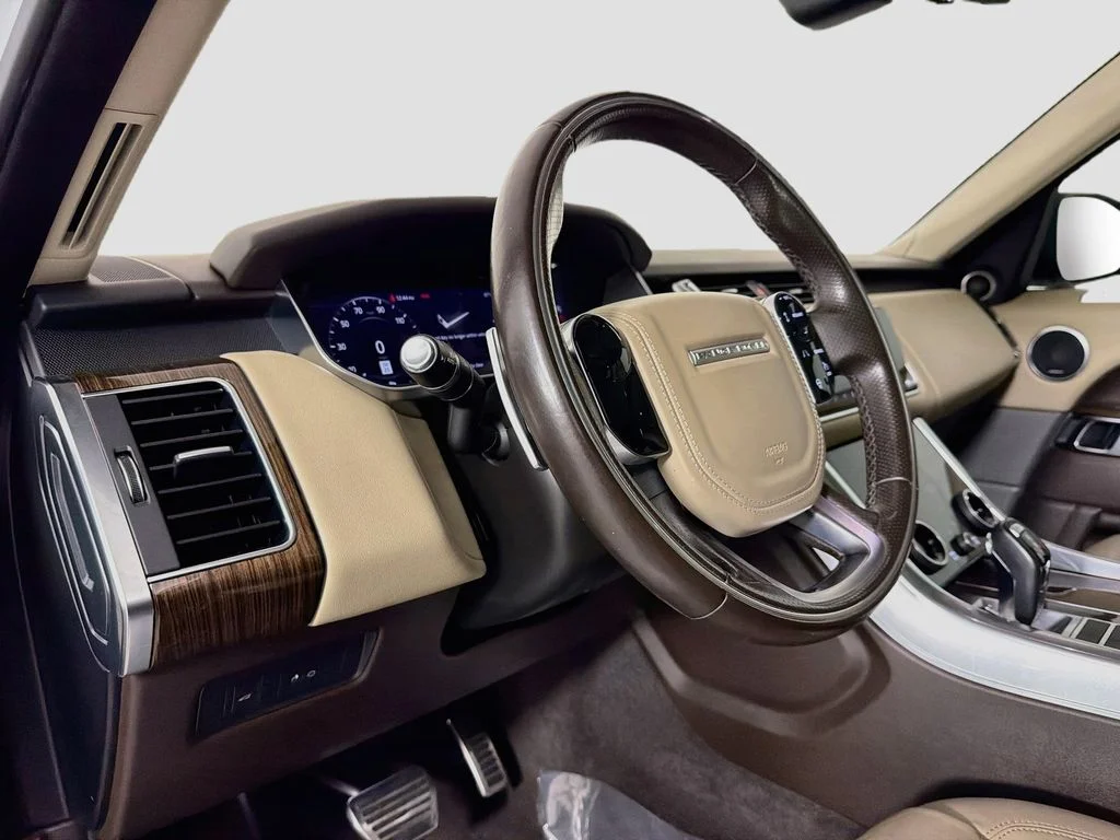 Used 2021 White Land Rover HSE Silver Edition image 9