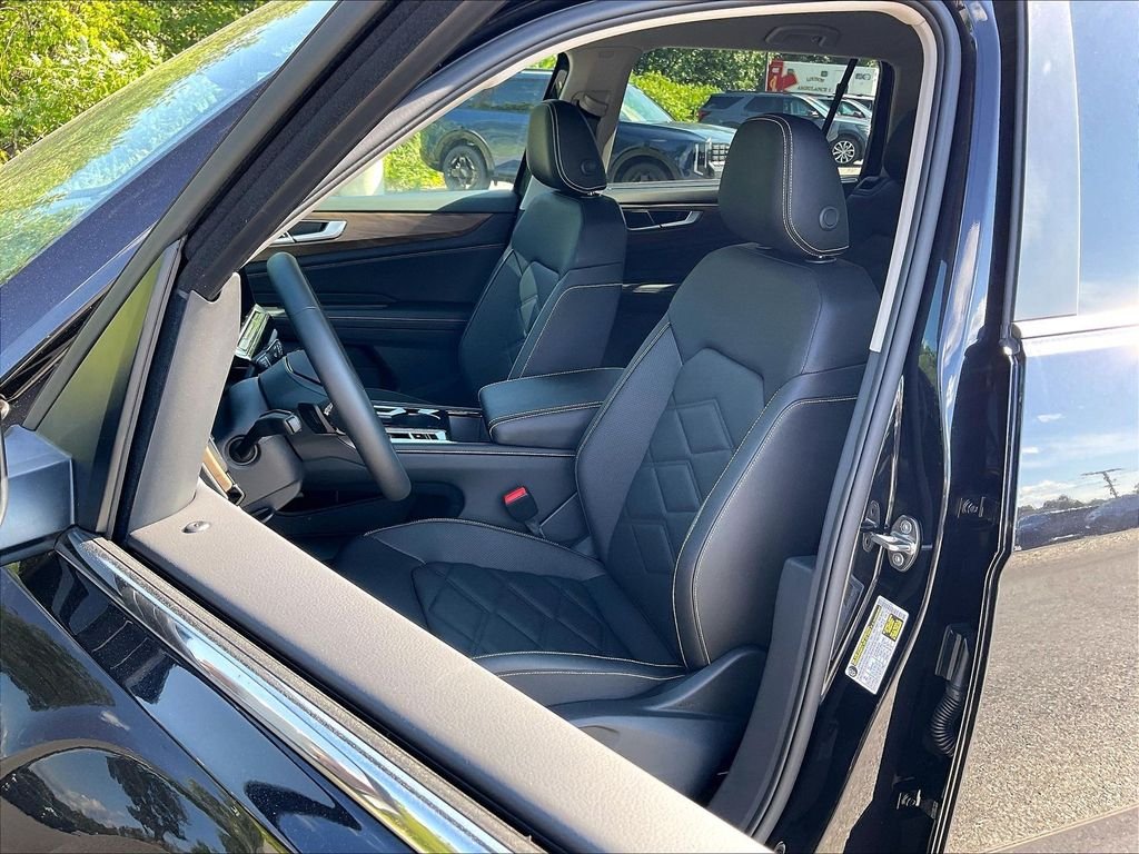 New 2026 Deep Black Pearl Volkswagen 2.0T SE w/Technology image 11