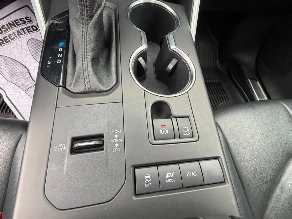 Used 2021 Silver Toyota XLE image 27
