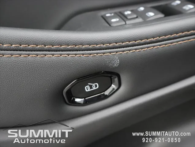 New 2026 Diamond Black Crystal Pearl-Coat Exterior Paint Jeep Limited image 44