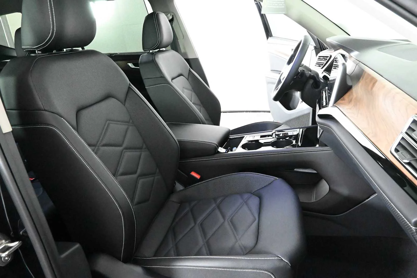 New 2026 Deep Black Pearl Volkswagen 2.0T SE w/Technology image 13