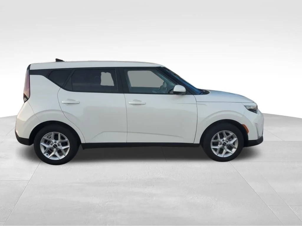 Used 2025 White Kia LX image 6