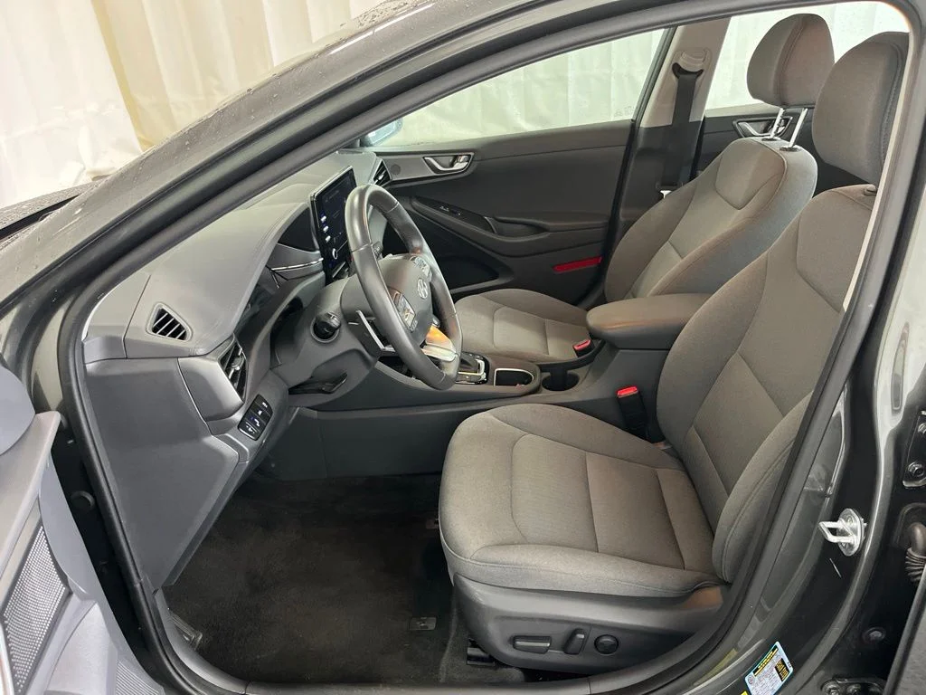 Used 2022 Gray Hyundai SEL image 3