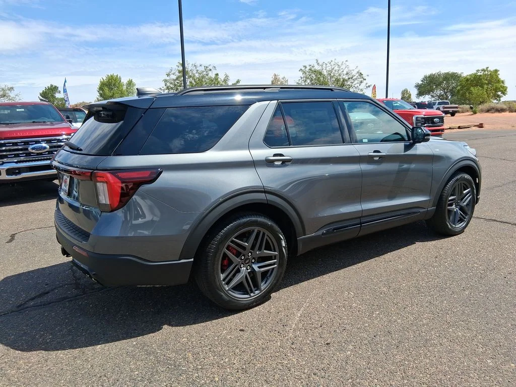 New 2025 Carbonized Gray Metallic Ford ST-Line image 5