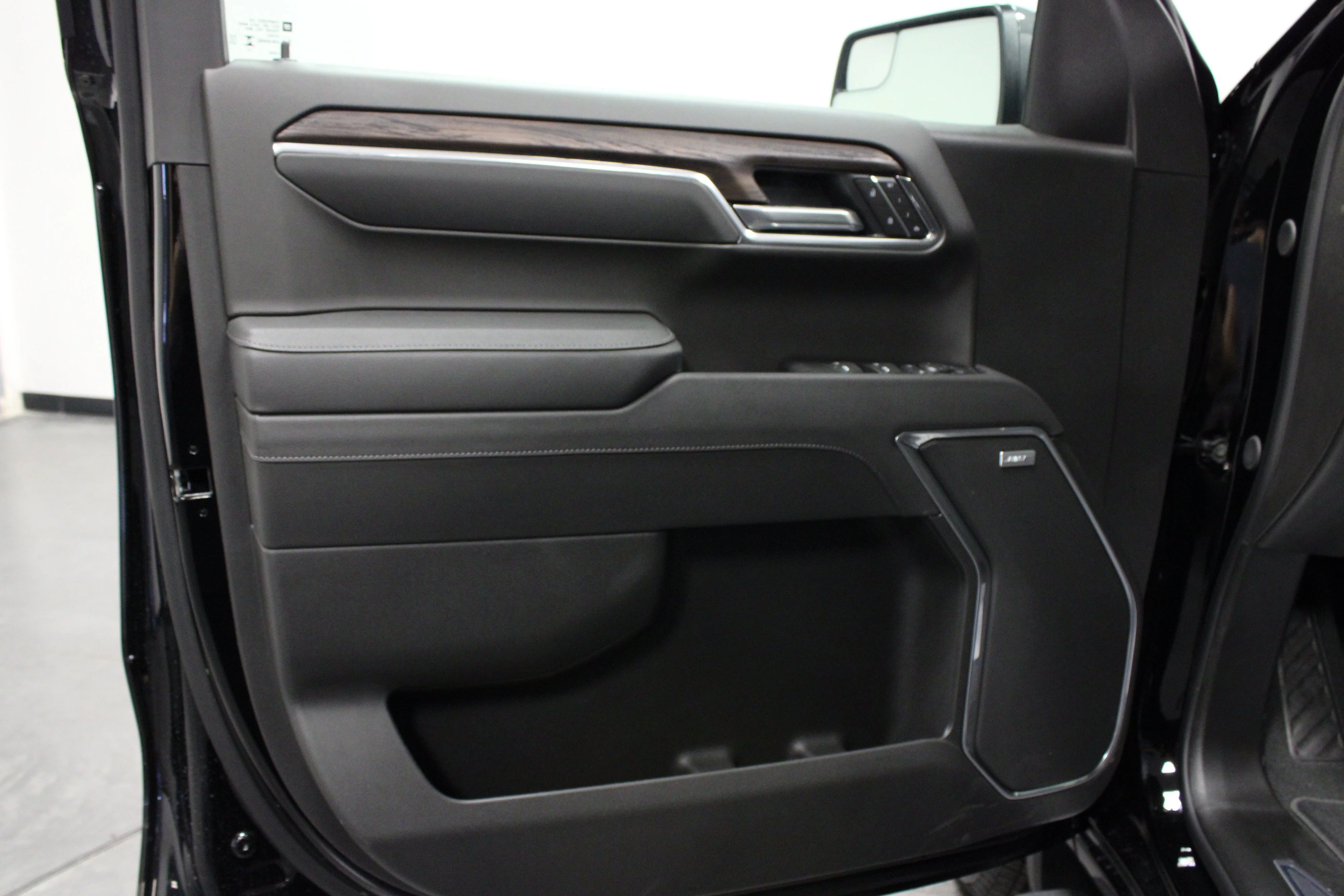 New 2026 Onyx Black GMC SLT image 11